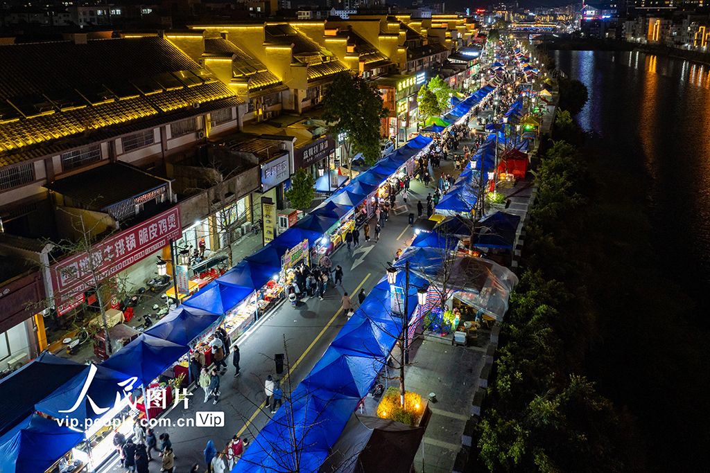 廣西蒙山:鄉村集市點燃鄉間夜經濟【5】