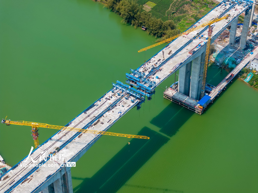 廣西昭平:蒼昭高速桂江特大橋建設有序推進【2】