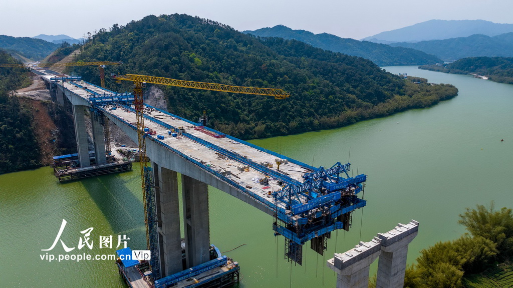 廣西昭平:蒼昭高速桂江特大橋建設有序推進【3】