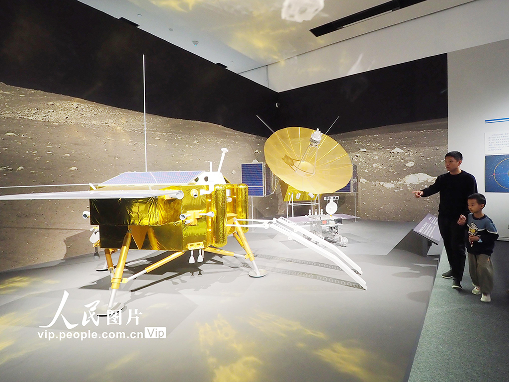 中國國家博物館舉辦“九天攬月——中國探月工程20年”展覽【5】