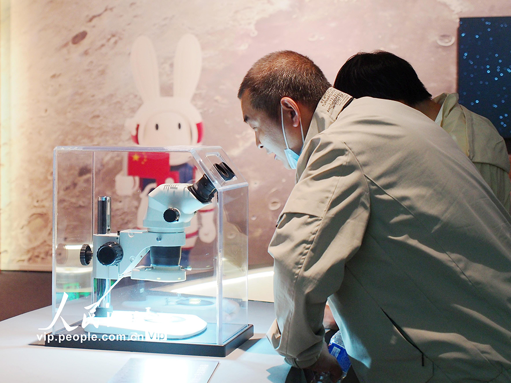 中國國家博物館舉辦“九天攬月——中國探月工程20年”展覽【6】