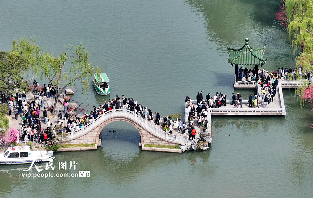 江蘇揚州:清明假期瘦西湖游人絡繹不絕【3】