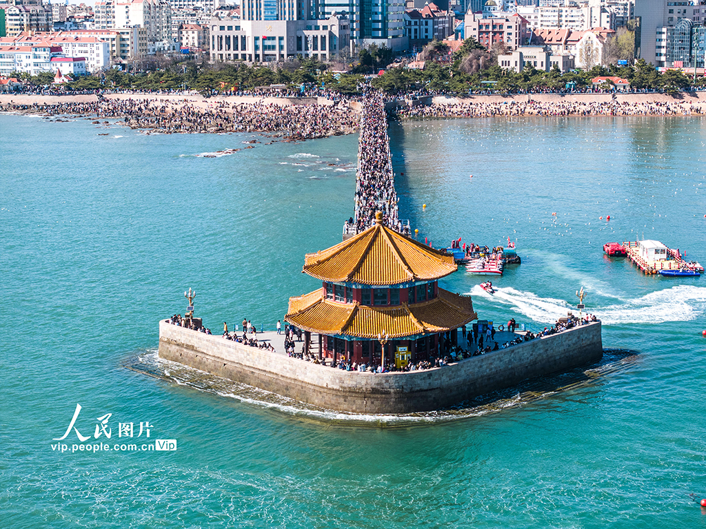 山東青島:棧橋景區游人如織【2】