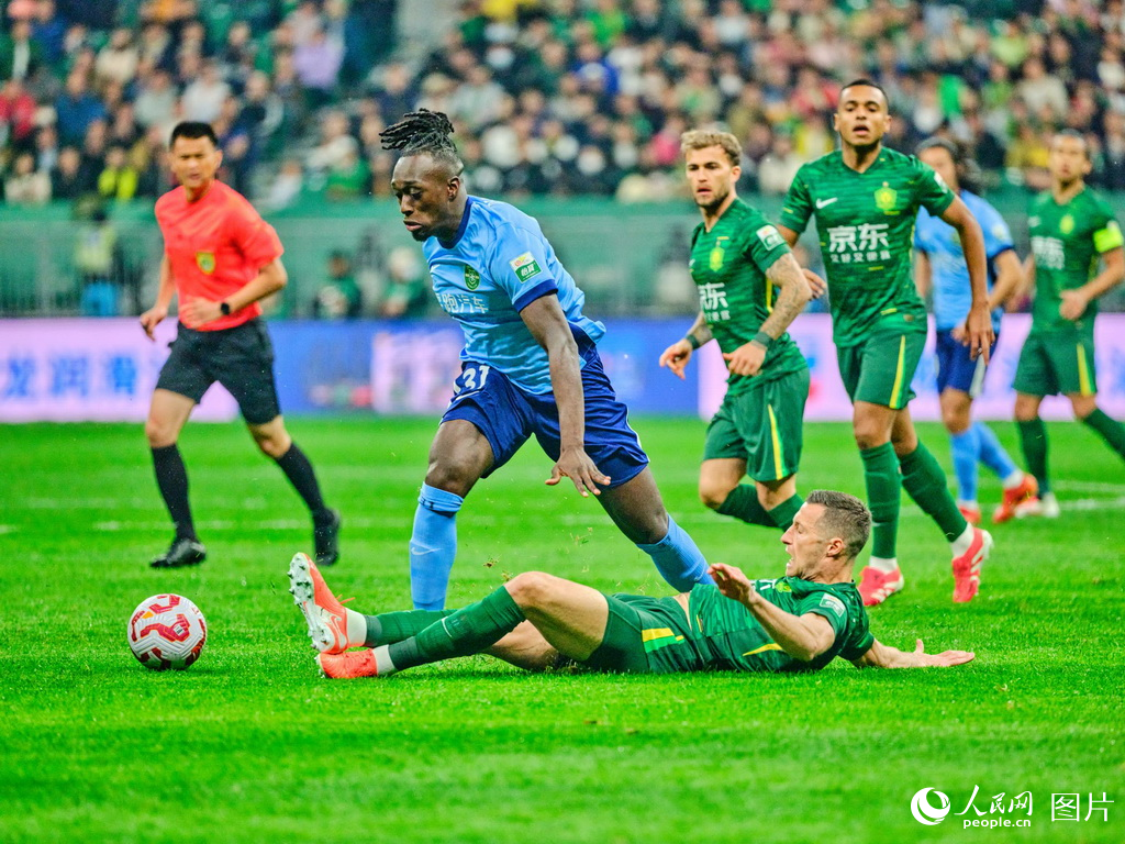 中超聯賽:北京國安2比0勝浙江綠城【8】
