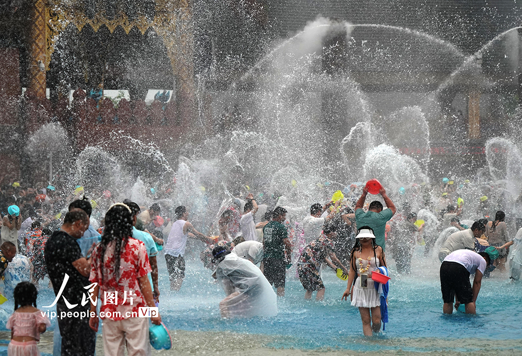 云南西雙版納：潑水狂歡