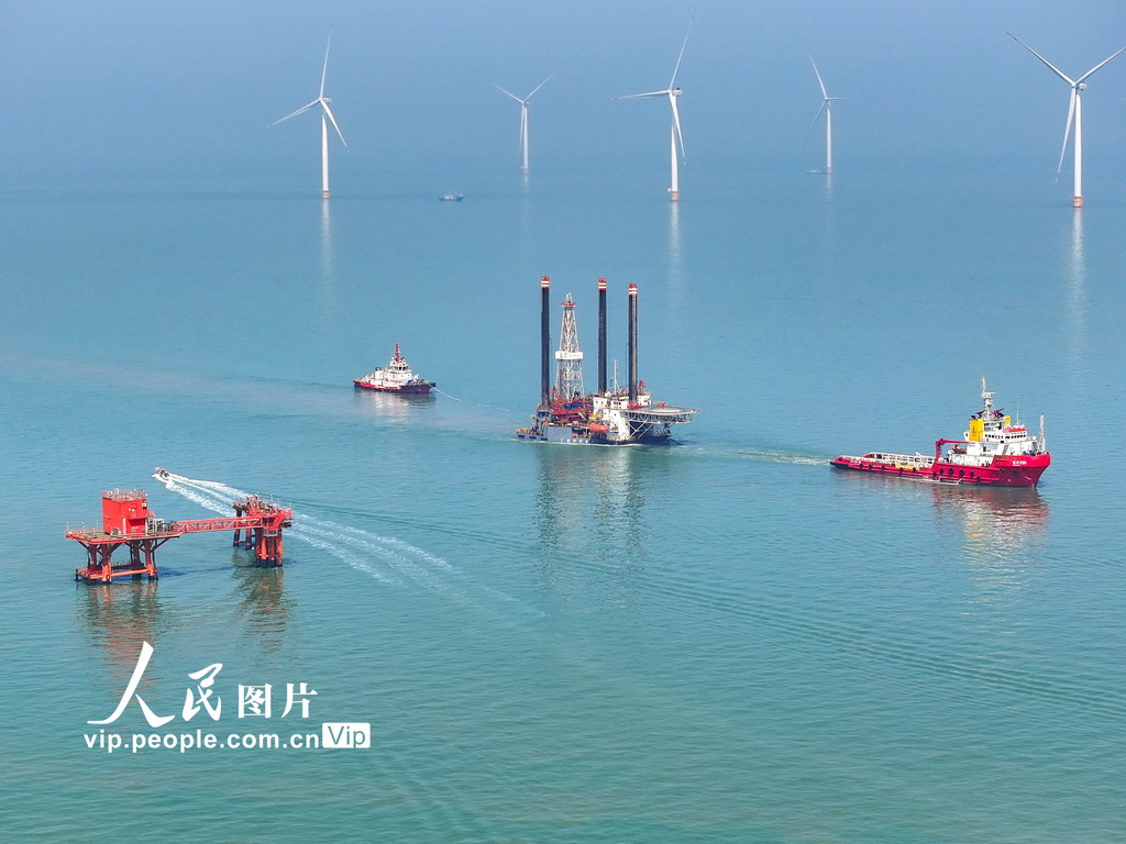 山東東營:海上油田生產忙【2】
