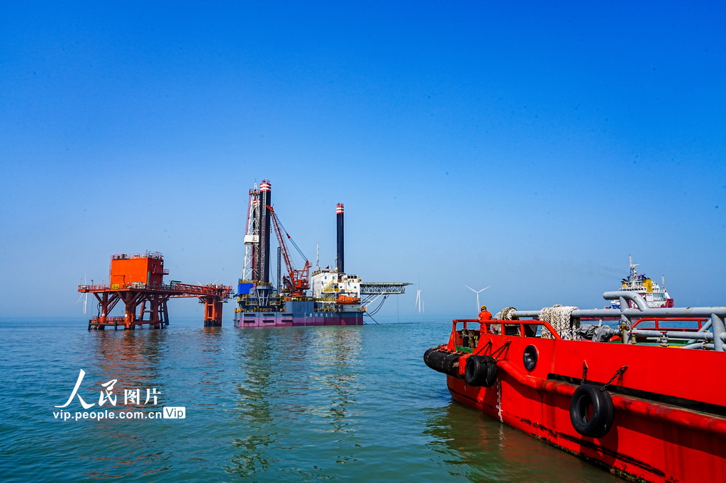 山東東營:海上油田生產忙【3】