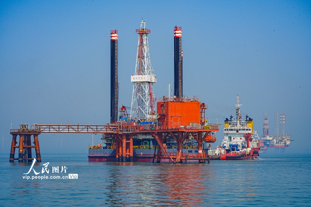 山東東營:海上油田生產忙【4】