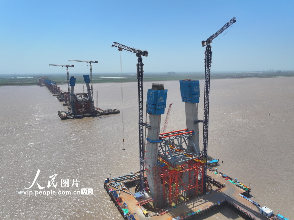 崇啟公鐵長江大橋主塔高度突破百米【2】