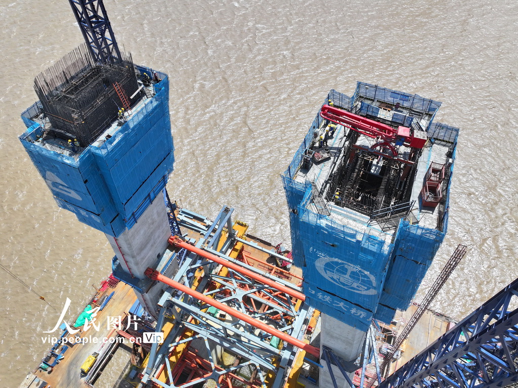 崇啟公鐵長江大橋主塔高度突破百米【5】