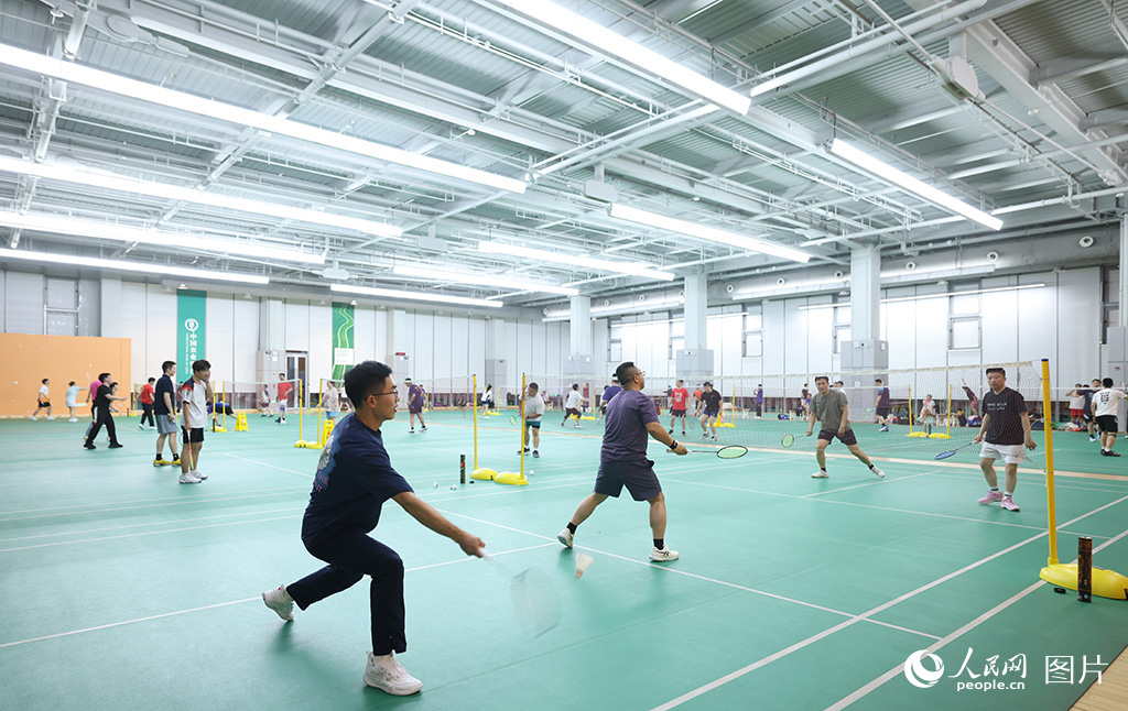 3月31日，雄安容東綜合運動館“一場難求”。人民網記者 李兆民攝