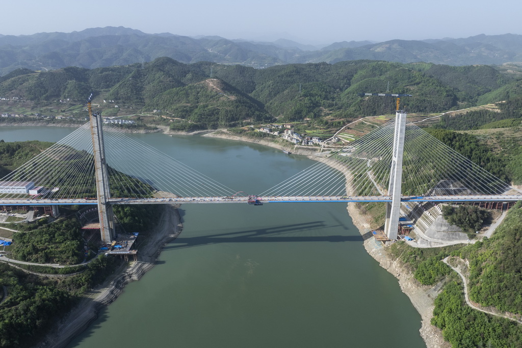 4月14日拍攝的漢江特大橋（無人機照片）。