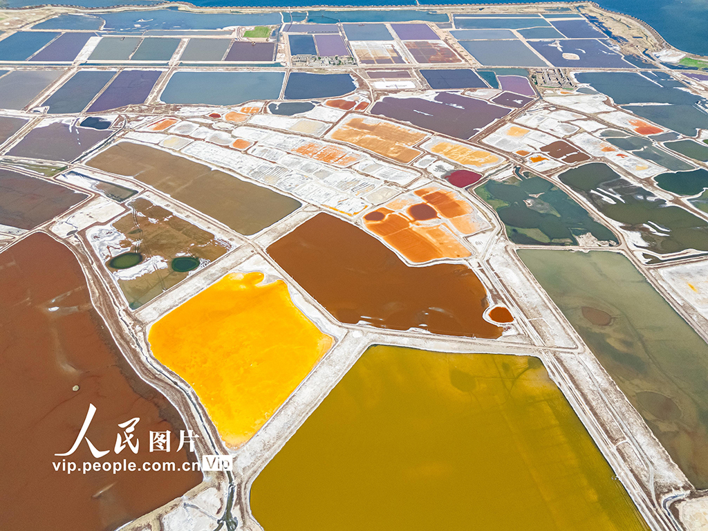 山西運城：春季鹽湖色斑斕