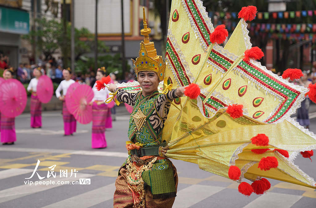 云南景洪：文化大游演 喜慶潑水節