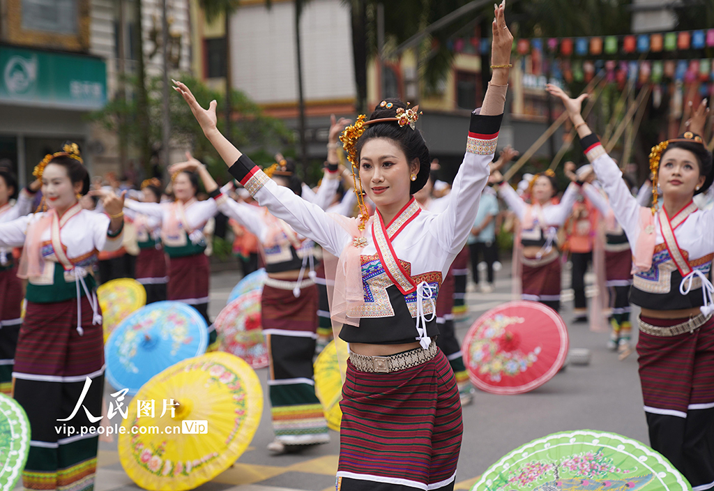 云南景洪:文化大游演 喜慶潑水節【3】
