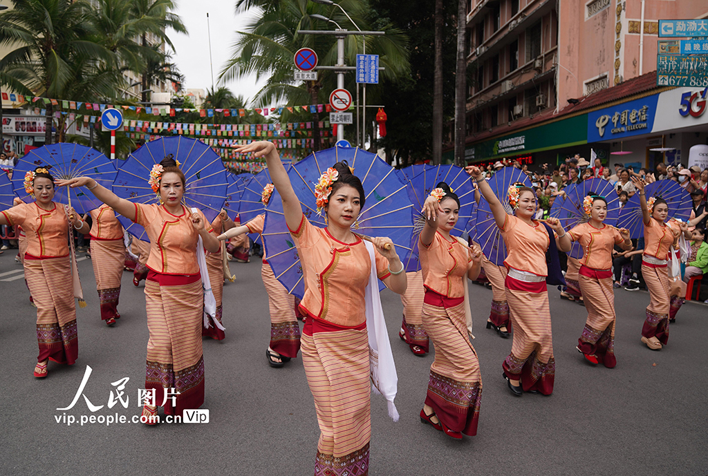 云南景洪:文化大游演 喜慶潑水節【6】