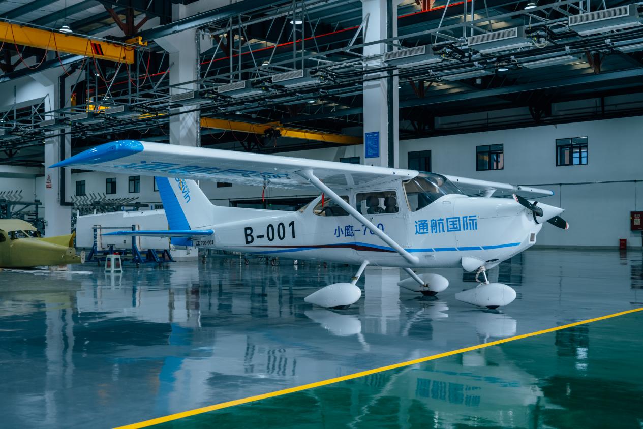 自貢鳳鳴通用機場內的通航飛機。邱活攝