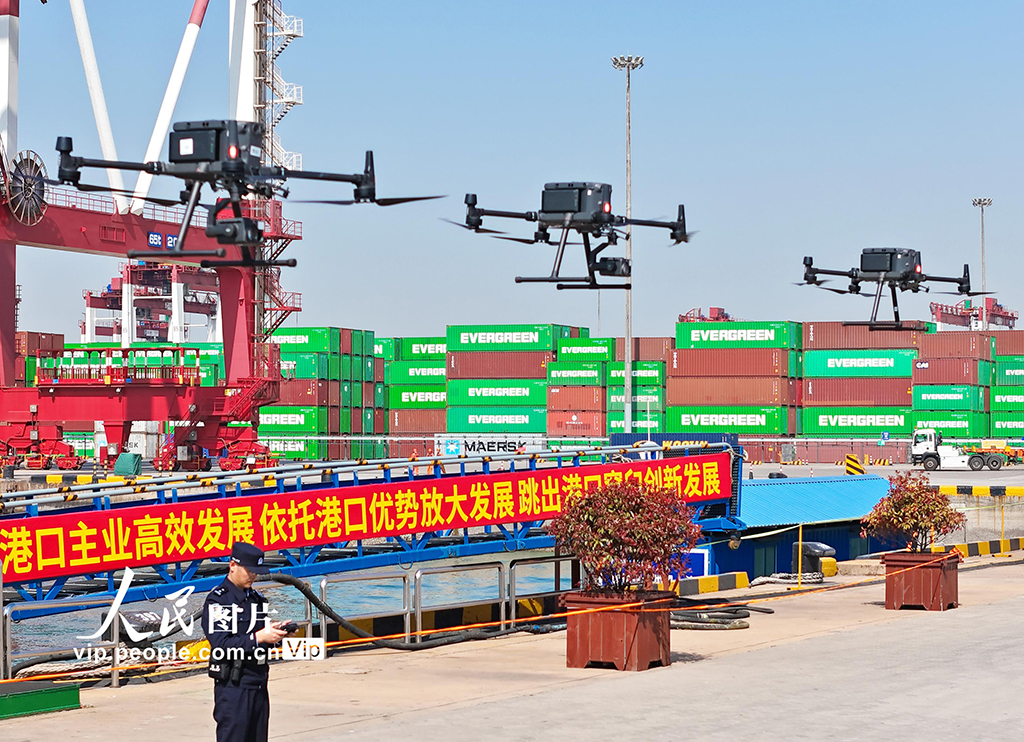 山東青島舉行“國門利劍2025”海陸空聯合執法行動【4】