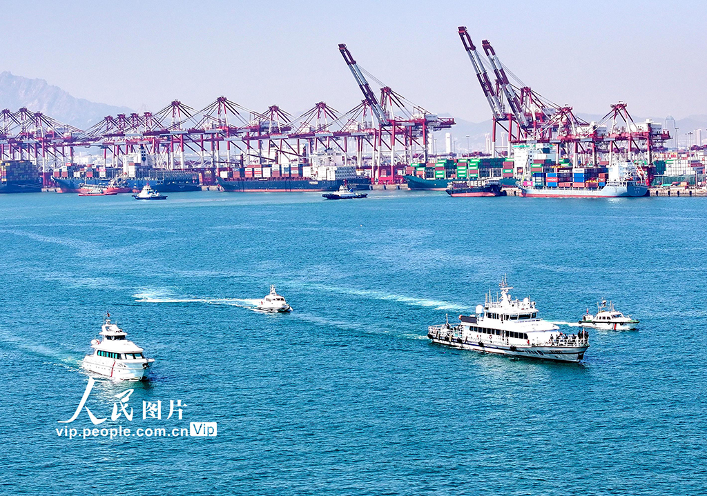 山東青島舉行“國門利劍2025”海陸空聯合執法行動【5】