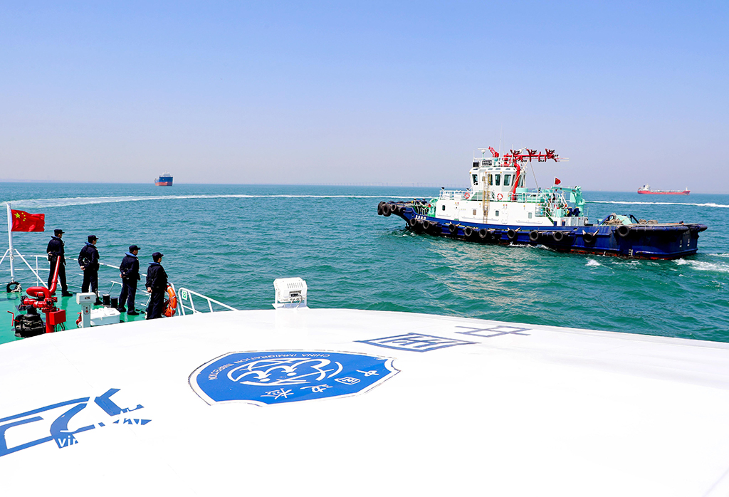 山東青島舉行“國門利劍2025”海陸空聯合執法行動【3】