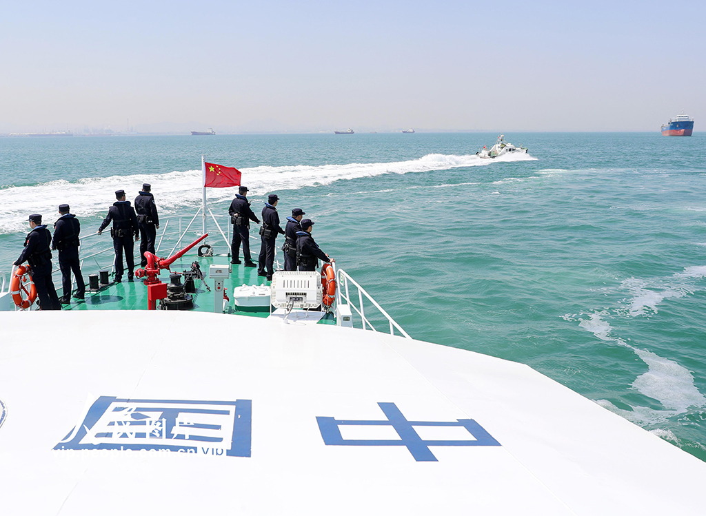 山東青島舉行“國門利劍2025”海陸空聯合執法行動【7】