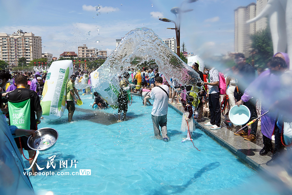 云南景洪:潑灑幸福水 慶祝潑水節【4】