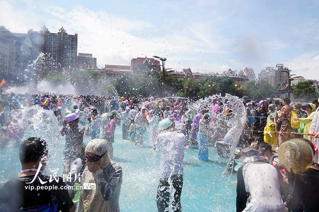 云南景洪:潑灑幸福水 慶祝潑水節【5】