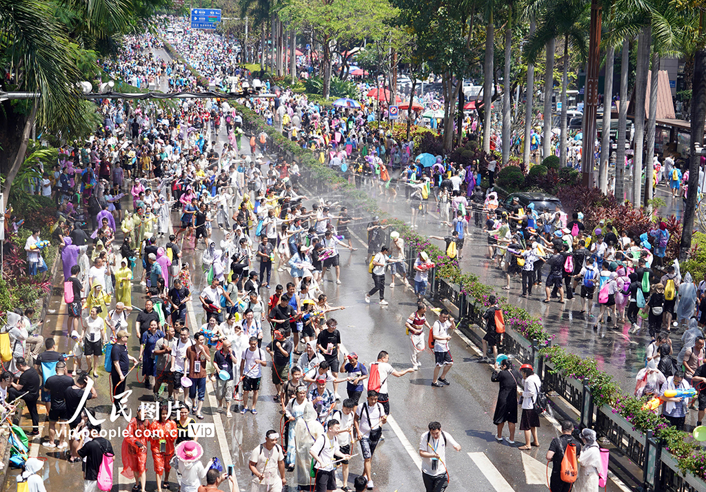 云南景洪:潑灑幸福水 慶祝潑水節【6】