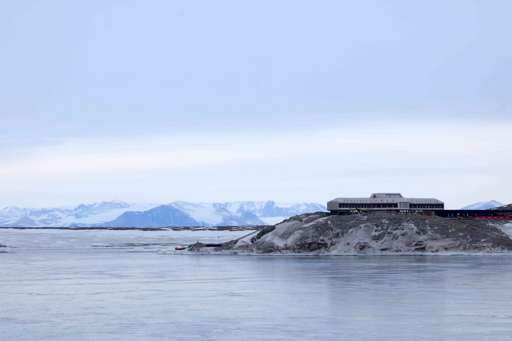 北京時間4月12日，隨著最后一次拖網作業結束，我國首次南大洋秋季科考任務圓滿收官。