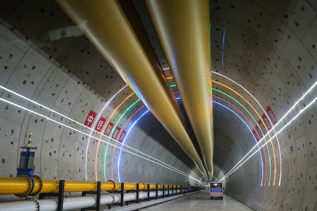 這是4月16日拍攝的崇太長江隧道內景。