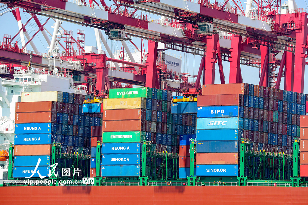 山東青島:碼頭作業繁忙【2】