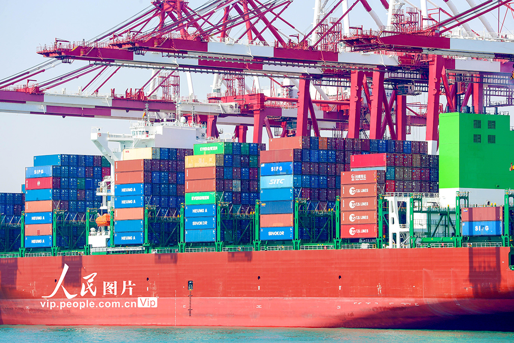 山東青島:碼頭作業繁忙【3】