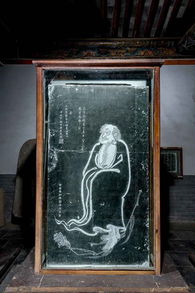 這是位于少林寺的《達摩一葦渡江像》碑（資料圖片）。新華社發