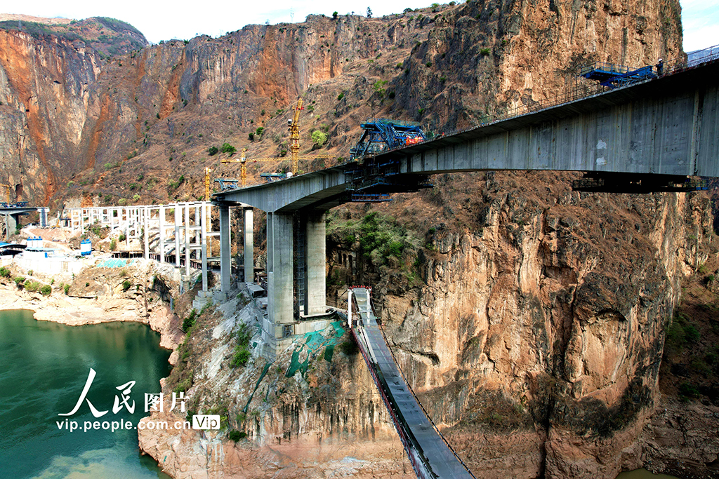 四川金陽：西溪河左線特大橋跨西溪河段連續剛構順利合龍【5】