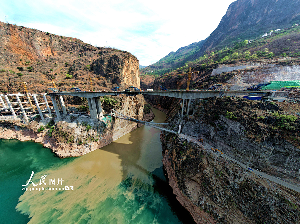 四川金陽:西溪河左線特大橋跨西溪河段連續剛構順利合龍【2】