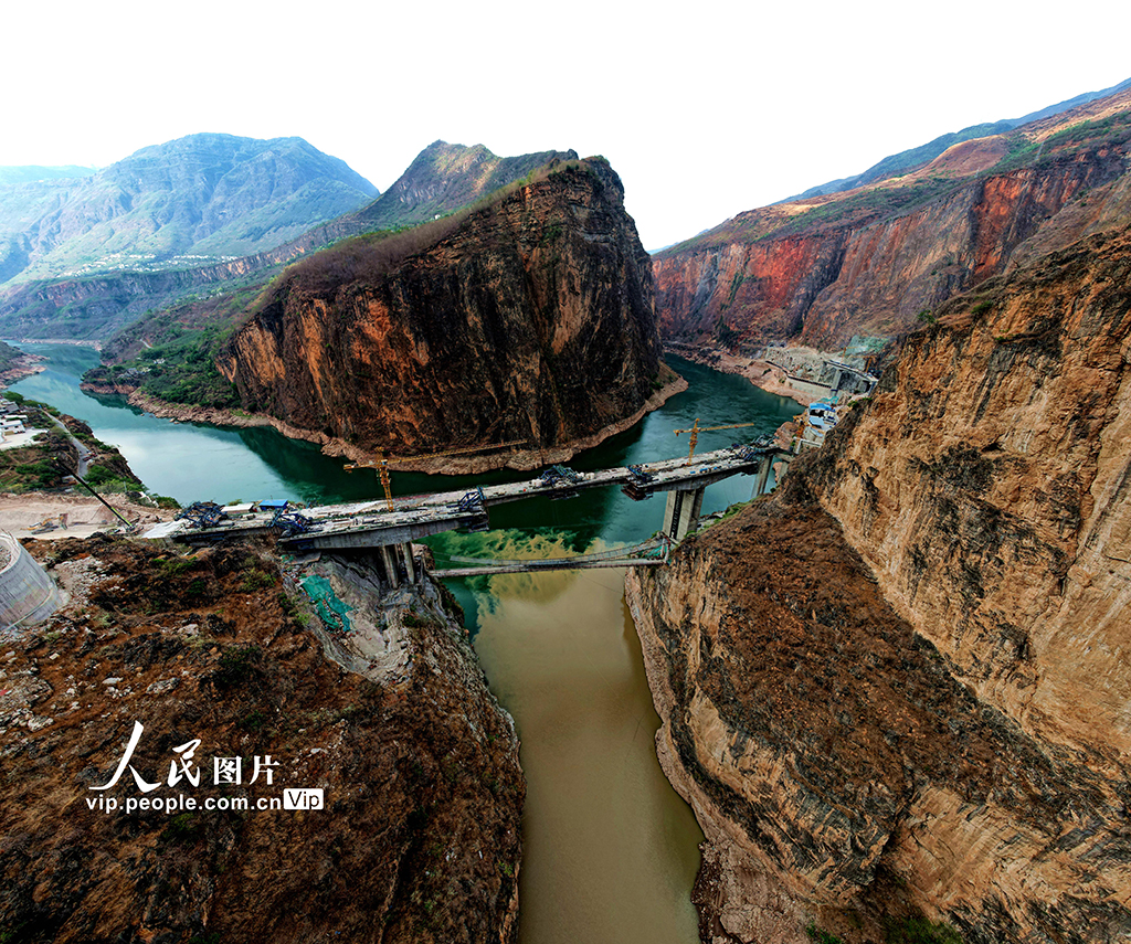 四川金陽：西溪河左線特大橋跨西溪河段連續剛構順利合龍【6】