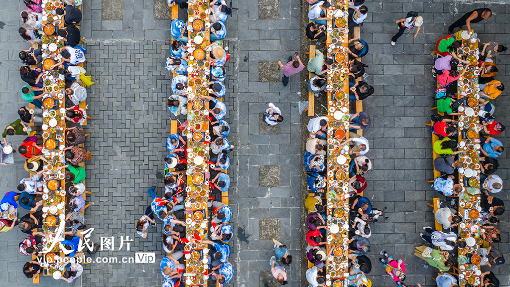 貴州黎平：谷雨節同吃長桌宴