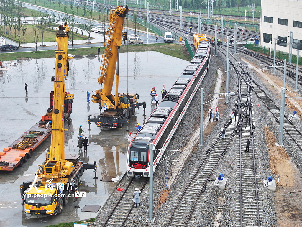 南京跨省地鐵首列車車廂在安徽當涂交付