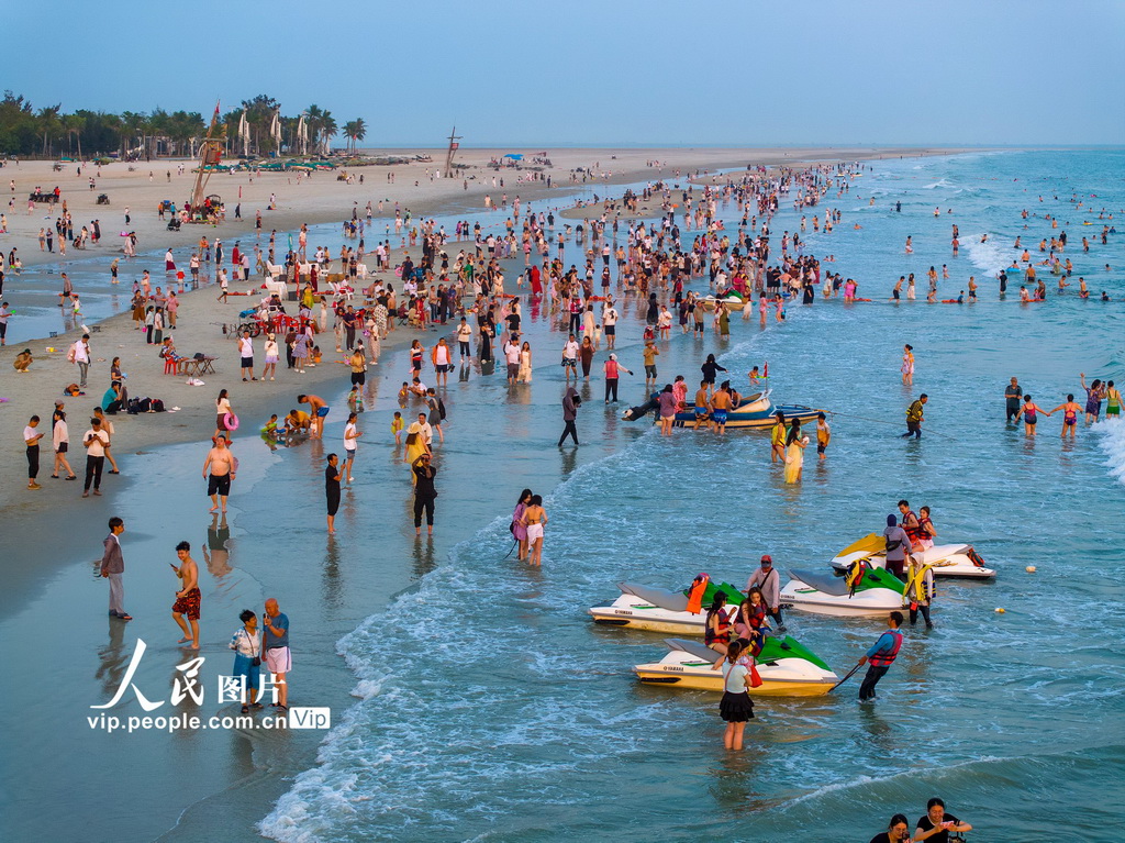 廣西北海：踏浪戲水【2】