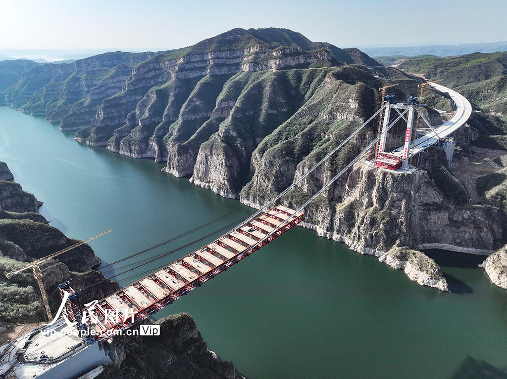 河南濟源：濟新高速公路黃河大橋建設有序推進【6】