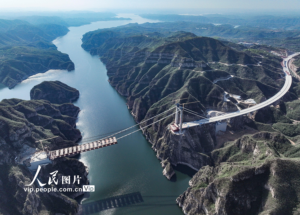 河南濟源：濟新高速公路黃河大橋建設有序推進【7】