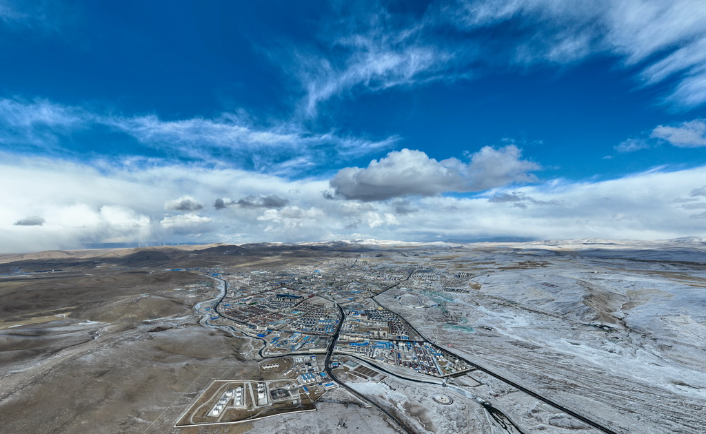 這是2月12日拍攝的那曲市城區（無人機照片）。新華社記者 晉美多吉 攝