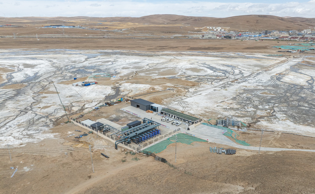 這是4月26日拍攝的西藏錦杭新能源有限責任公司換熱站（無人機照片）。新華社記者 丁增尼達 攝