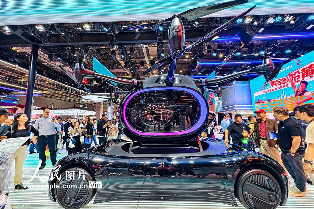 上海車展迎來周末大客流 單日接待觀眾超15萬人次【3】