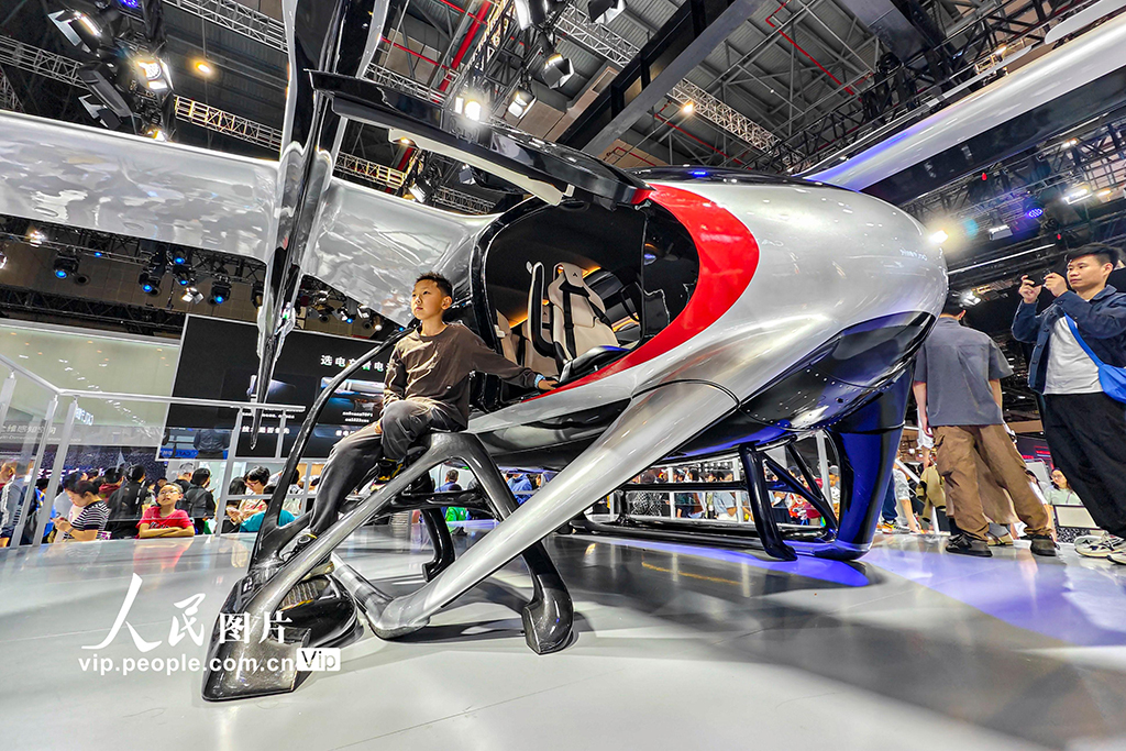 上海車展迎來周末大客流 單日接待觀眾超15萬人次【5】