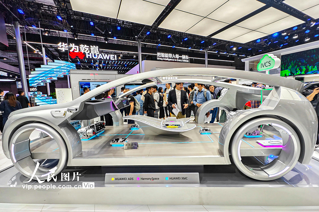 上海車展迎來周末大客流 單日接待觀眾超15萬人次【2】
