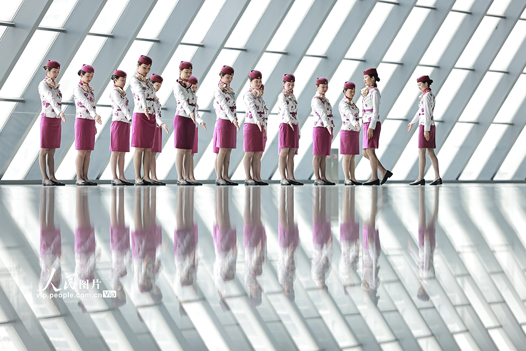 乘務員進行禮儀培訓 備戰“五一”假期【3】