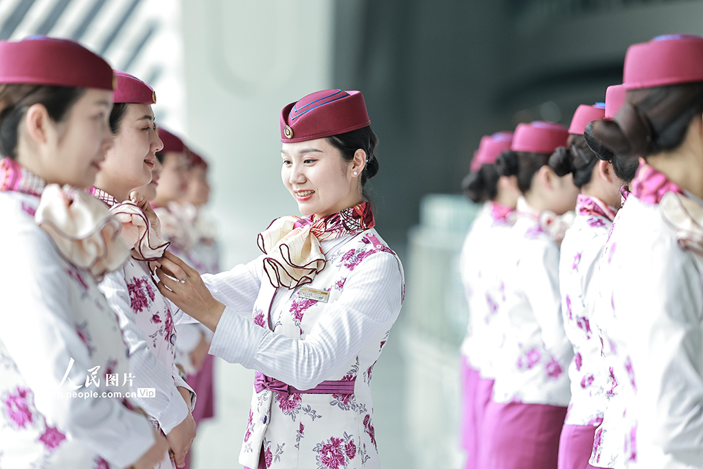 乘務員進行禮儀培訓 備戰“五一”假期【2】