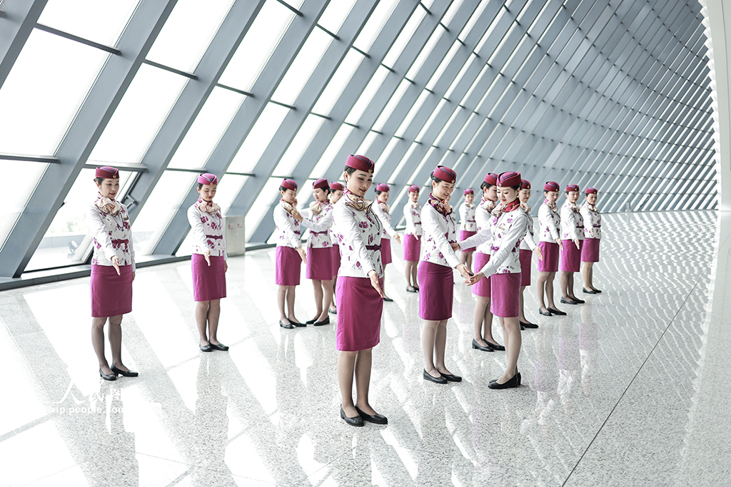 乘務員進行禮儀培訓 備戰“五一”假期【6】