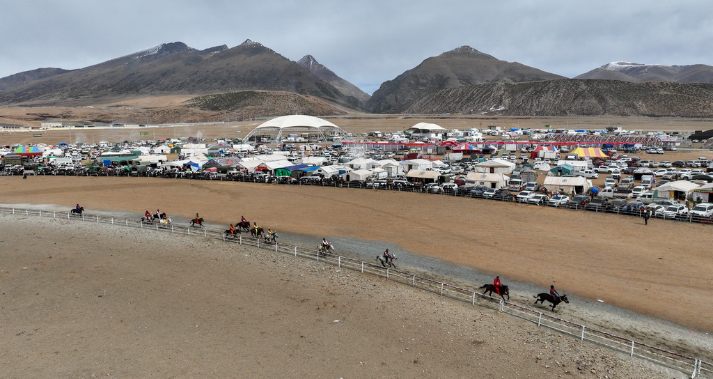 4月27日，第二屆東日馬超邀請賽比賽現場（無人機照片）。新華社記者 晉美多吉 攝
